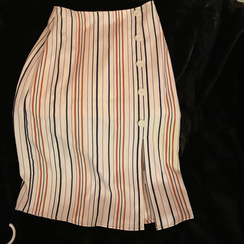 Side slit pencil skirt